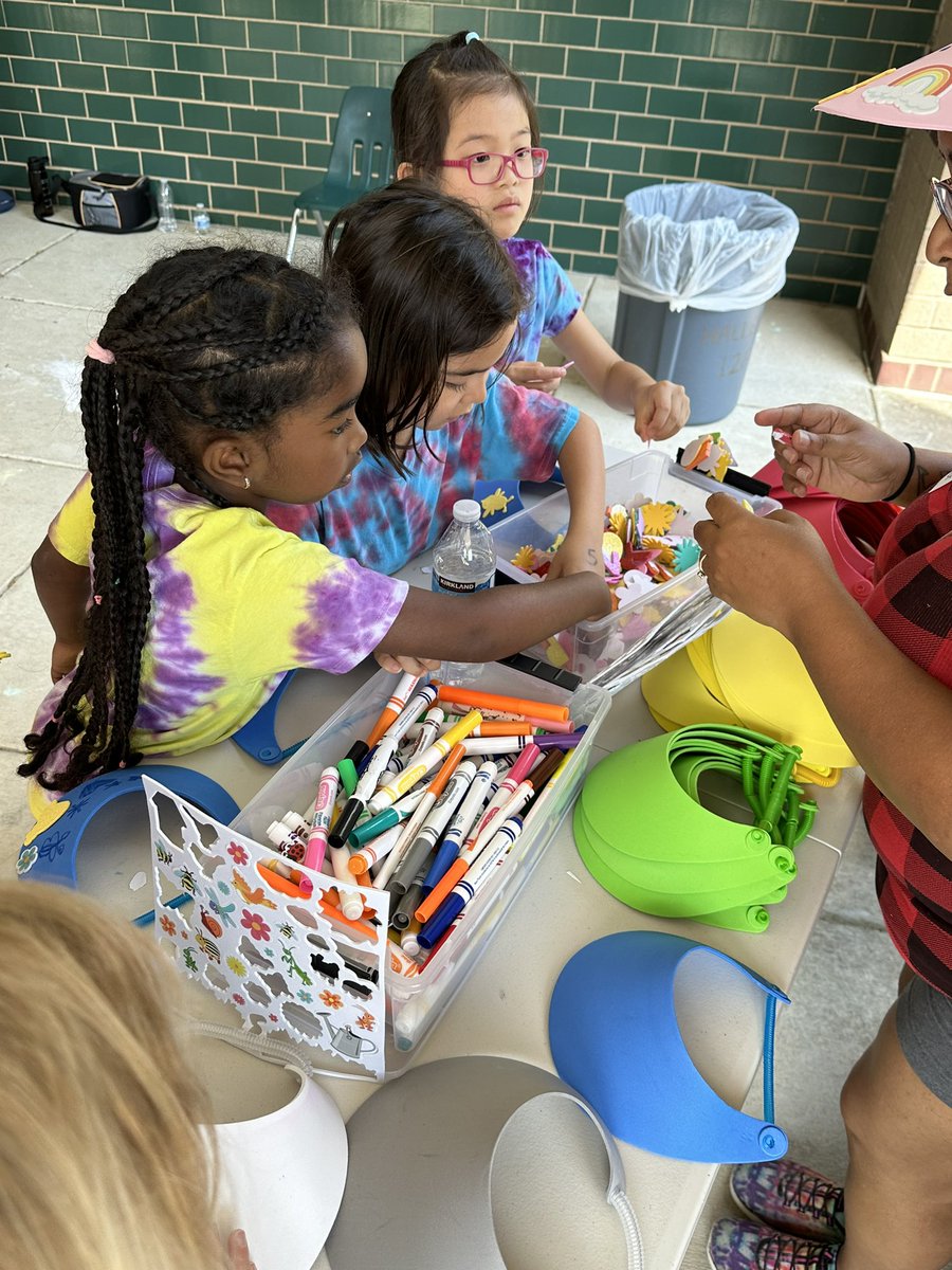 magical_msa's tweet photo. First graders celebrated all of their hard work with an end-of-year party today! 🥳  Everyone had so much fun at our  stations!  @halley_es 💛🖤 https://t.co/nrZLed8336