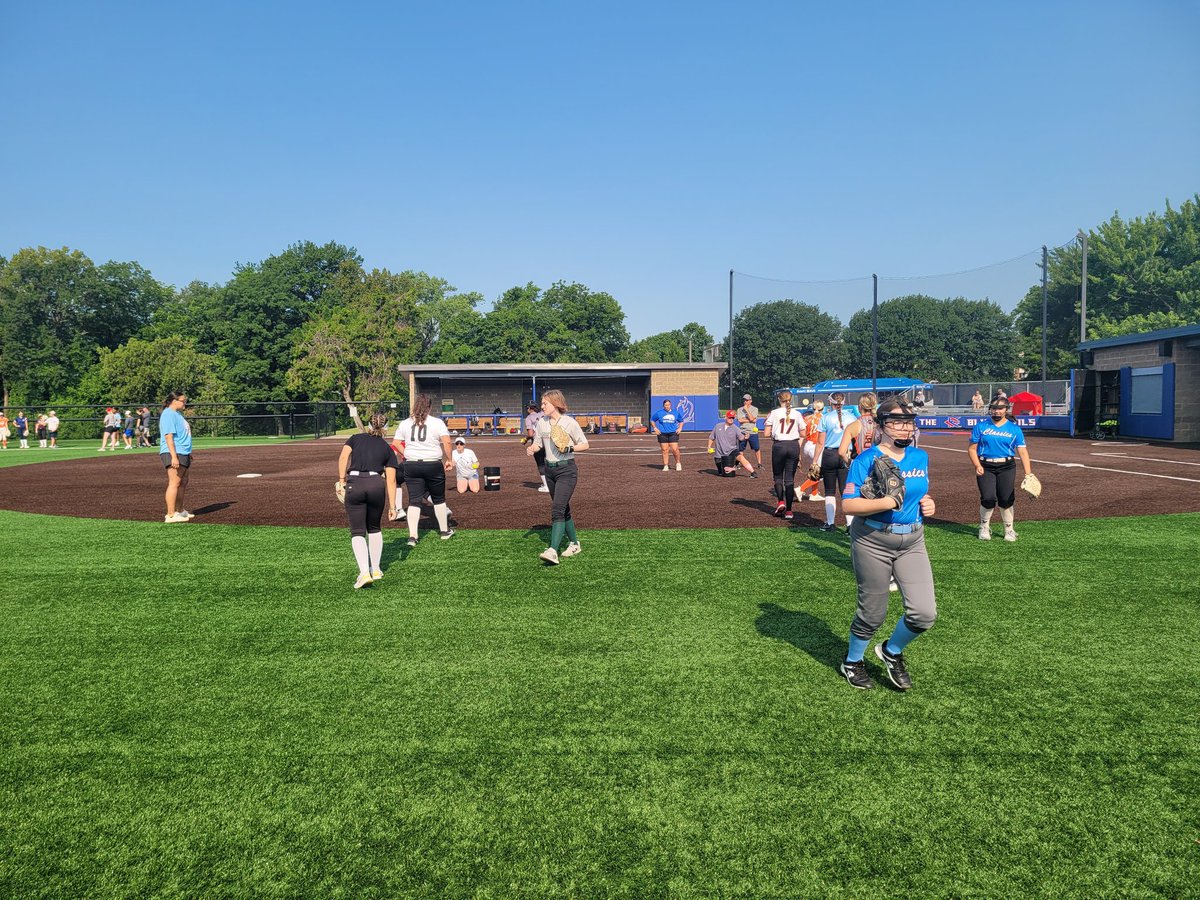 Ks Classics Softball Camp  was a sucess today 16 coaches representing their schools! Lots of campers balling out!
#Ksclassics 
#Recruitlook 
#Deckersports 
#Umcrookston
#Kckcc
#CloudCountyCC
#Evangel
#NorthCentral
#Pratt
#Coffeyville