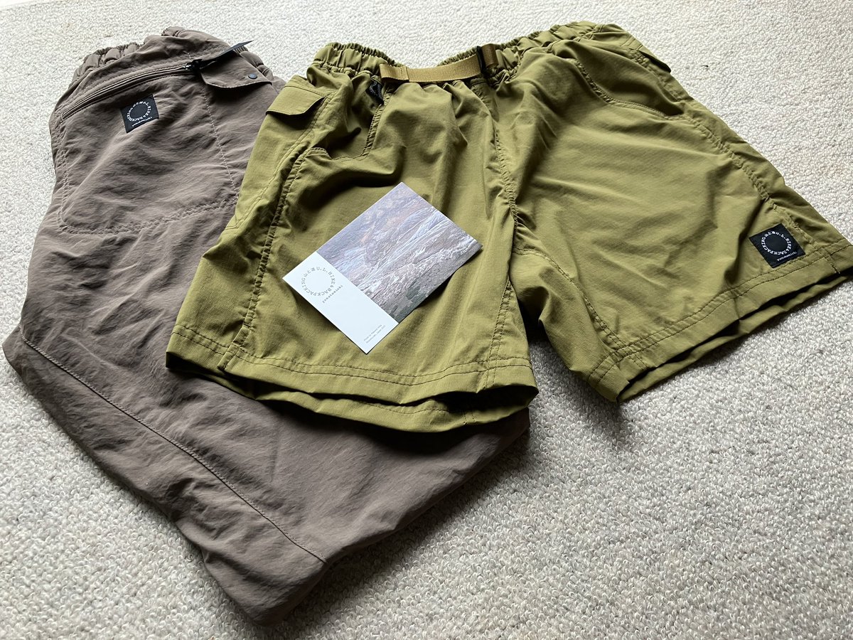 labo_ltd's tweet photo. オーダーしていたフジロック用のズボンと半ズボンが届いた。
#山と道 
#5pocketpants 
#5pocketshorts https://t.co/bycSjdOTP6