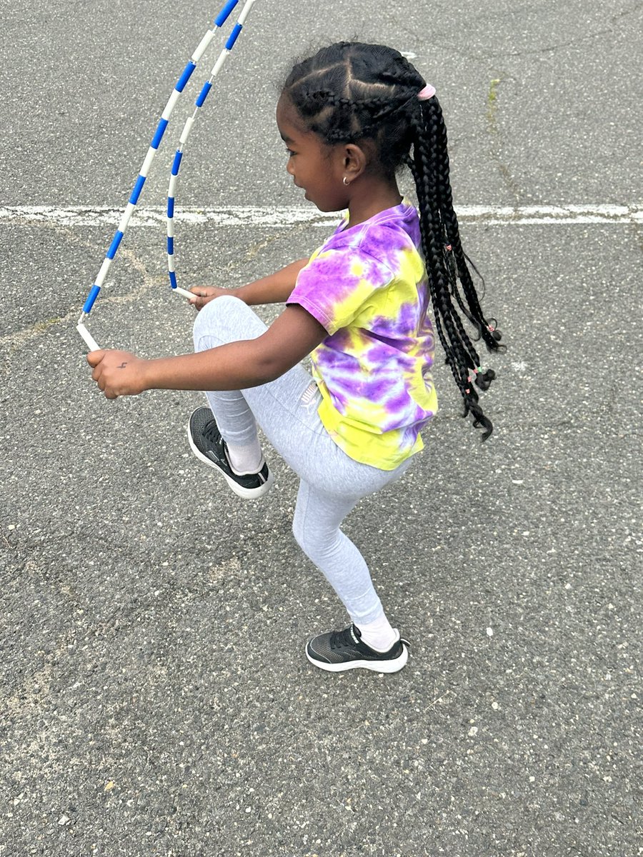 magical_msa's tweet photo. First graders celebrated all of their hard work with an end-of-year party today! 🥳  Everyone had so much fun at our  stations!  @halley_es 💛🖤 https://t.co/AL5bTpP14L