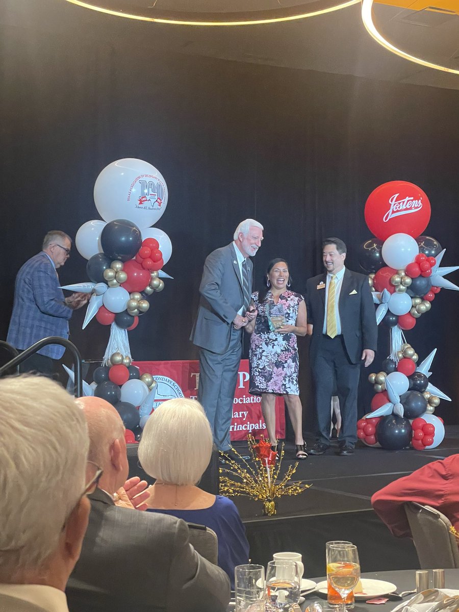 Todd Bloomer tweet media