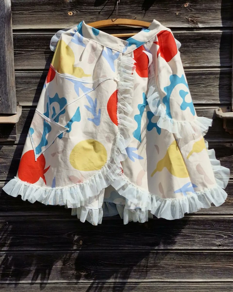 pasaku_ragana's tweet image. Ja kāda vēlas uz savu vidukli, dod ziņu. Kā un ko šuju, izstāstīšu video, jo šeit laikietilpīgi. 
Foršu dienu! 💕
#kleta #kleitas #vasara #vasaraskleita #dziesmusvetki #saulgrieži #līgo #jāņi #kleitiņa #slotasbode #broomsshop