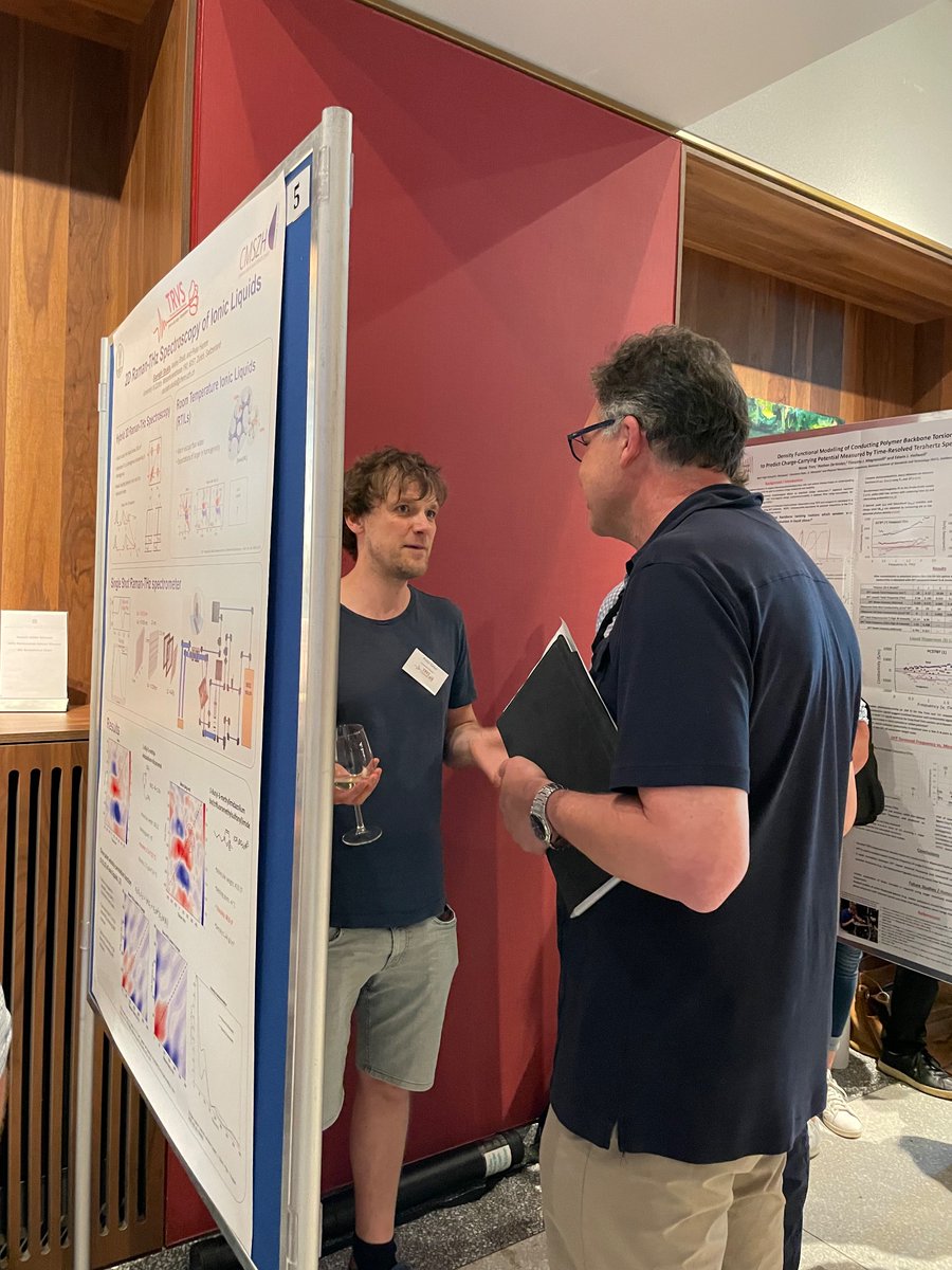rike_mw's tweet image. Philip had a huge crowd at his Poster about sweet #2DIR of carbohydrates at #TRVS23 - here explaining his data to Andrei @ChemTokmakoff and Brynn from the Zanni group #ultrafast #gylcoscience