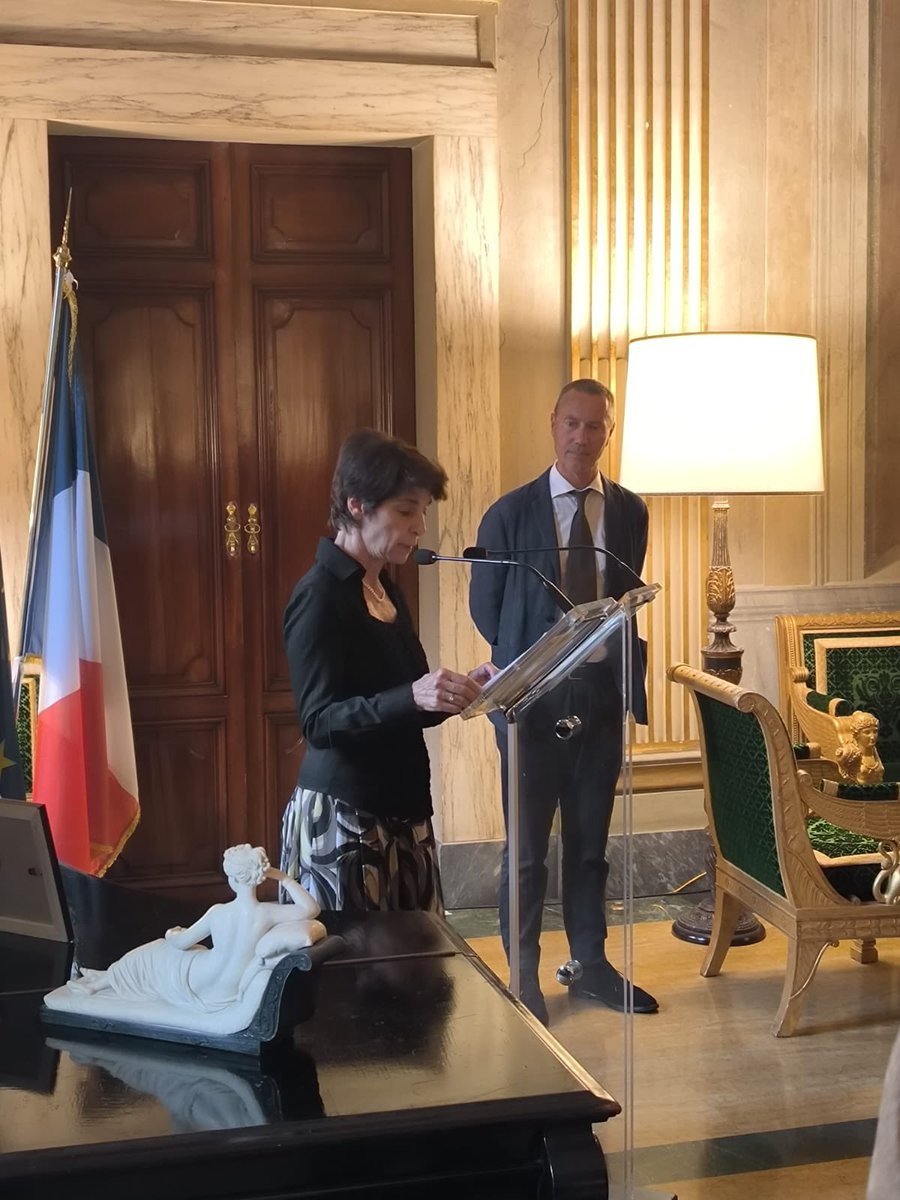 La France au Vatican tweet media