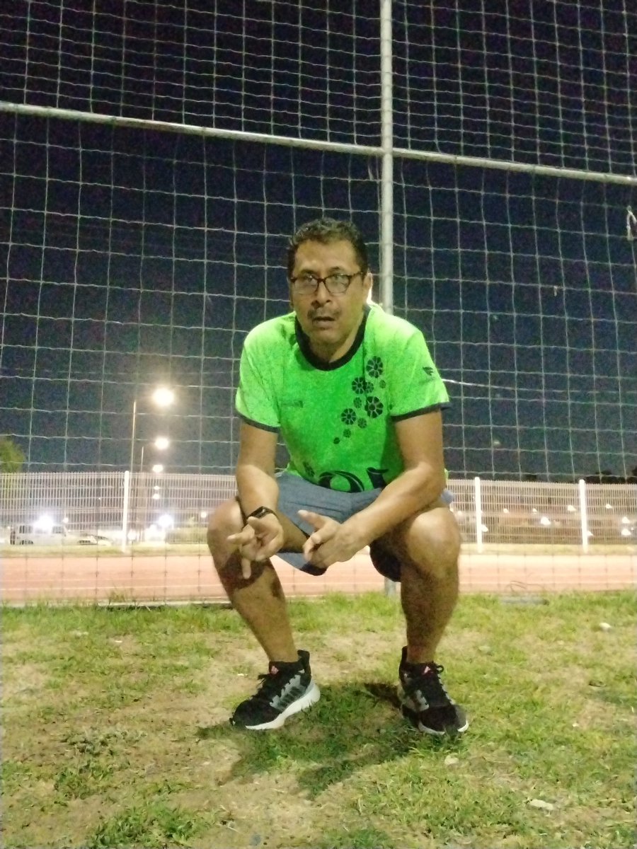 pablotorreskno's tweet photo. Hay dias que estás super cansado tanto fisica y mentalmente y llegas al entrenamiento pensando que no daras ni el 50% y sorpresa terminas dando mucho mas de lo esperado.
Hoy 8x500mts 💪🏃Seguimos #SumandoKms #YoElegíCorrer #LoveRunSmile https://t.co/712CqxwfTj