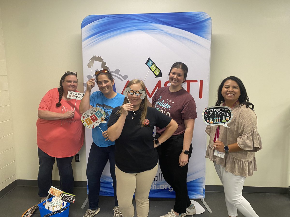 stephbru377's tweet photo. Wrapped up my first session of the summer with AMSTI today! Five years later and I still enjoy sharing my love of science with others! #AMSTI4all #AMSTIworks https://t.co/NtvqMfgOLB