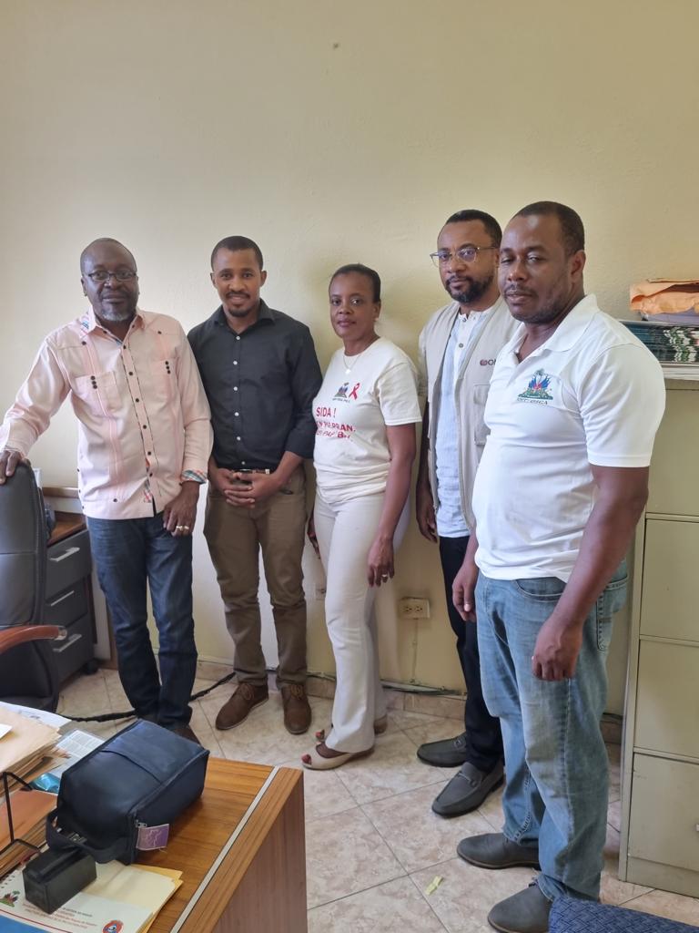 OnusidaHaiti's tweet photo. Joint field visit to Saint Antoine  Hospital #Jeremie with Head of Health Department @MsppOfficiel @UNFPAHaiti  @OnusidaHaiti
#SSIAF @AmbCanHaiti @OnusidaLatina https://t.co/XvGwjCpl3u