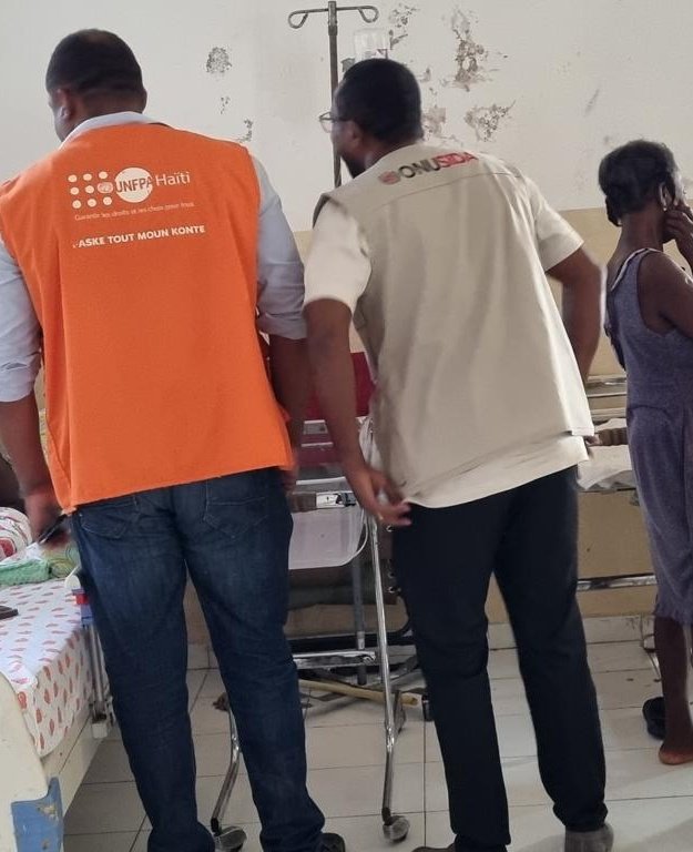 OnusidaHaiti's tweet photo. Joint field visit to Saint Antoine  Hospital #Jeremie with Head of Health Department @MsppOfficiel @UNFPAHaiti  @OnusidaHaiti
#SSIAF @AmbCanHaiti @OnusidaLatina https://t.co/XvGwjCpl3u