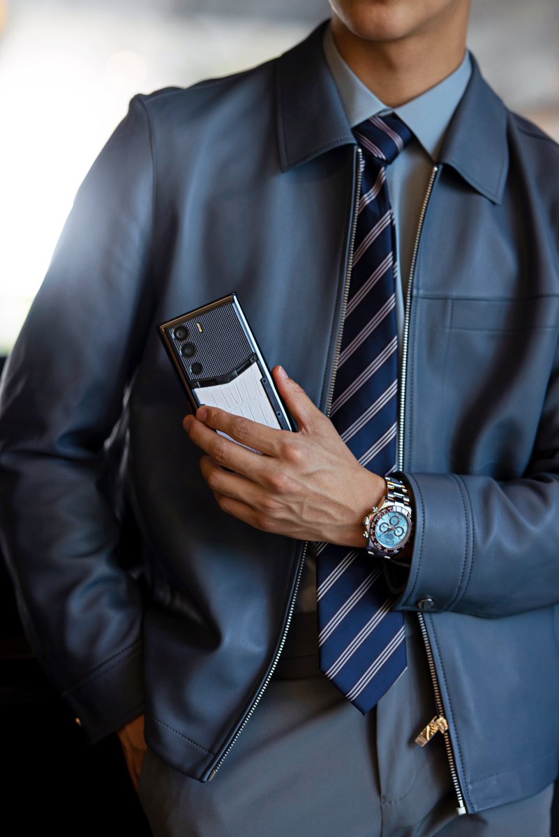 Vertu_Mila's tweet image. METAVERTU mobile phone, your privacy guardian
 Independent A5 security chip, zero risk of network transmission
 National Secret Level 2 Certification, Financial-Level Security Guarantee
 Provide the most reliable protection for you in the workplace
 #VERTU #METAVERTU #Exceptiona