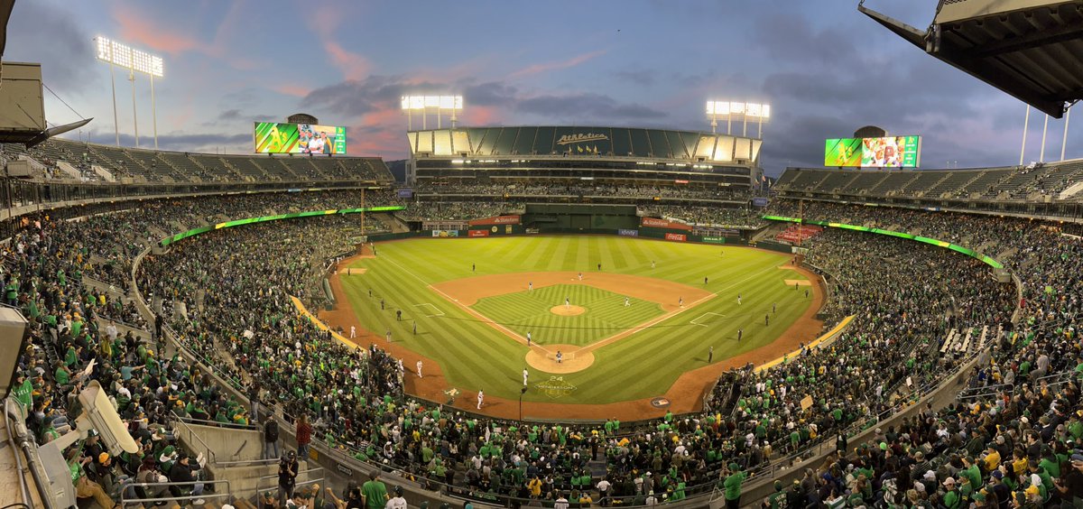 DALLASBRADEN209's tweet photo. The Coli is POPPIN’! #HandlingTOWNBiz https://t.co/XyBJdB9apx