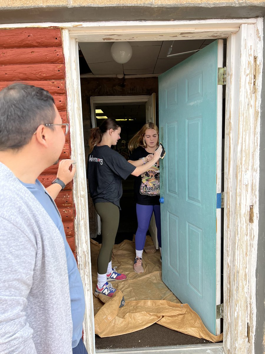 CHSBRmissions's tweet image. While half of us were leading Bible school, the rest put in another great day of work around St. Anne and the neighboring community. #PuttingInWork #Klagetoh2023