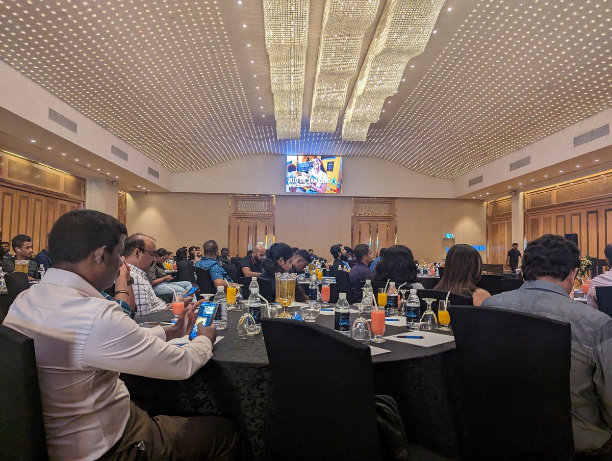 Sayuru_Akash's tweet photo. Exploring and Building at #BinanceWorkshop at Marino Beach Hotel 💕✨
#Binance
@binance @BinanceDesi https://t.co/USGjUWi5xH
