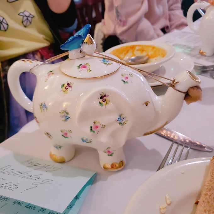 I had a wonderful tea party birthday party! 