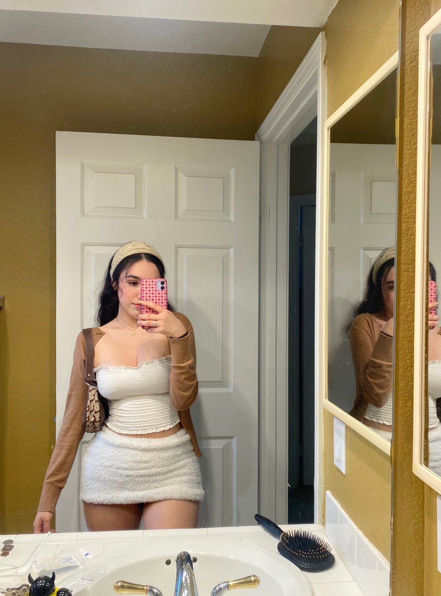 the girl of your dreams to me is a fan