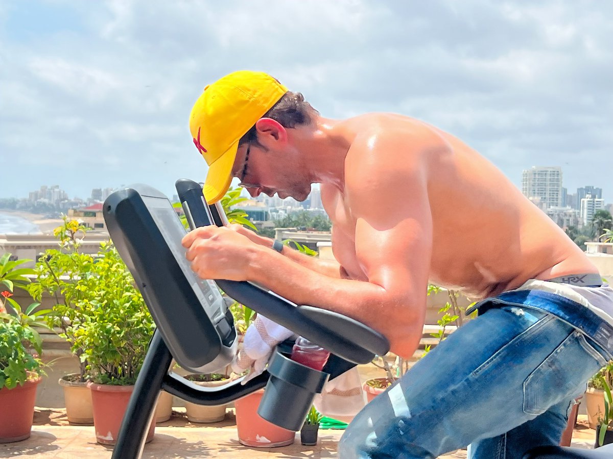 Hrithik's Latest Post
When you need to shred fast, nothing works better than vitamin D’hoop! 😌 Soak it in before the yellow turns blue.   #keepgoing

#HrithikRoshan𓃵 | #Hrfctamilnadu