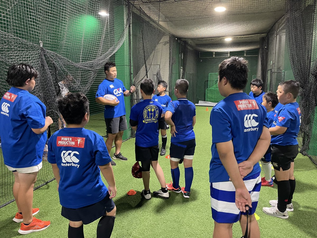 Rugstar1's tweet photo. ／
【毎週土曜日】現役S&amp;Cコーチが熱血指導！
GXAラグビーアカデミー 東京・江東校🏉
＼

1v1でのアタックでは、正面からヒットするのではなく半身でずらし、前進することを意識☝️

タックルでは、先週に学んだアタックラインの内側からしっかり詰めてディフェンスすることを再度確認🤼‍♀️

#ラグビー https://t.co/cqTuNVI4bl