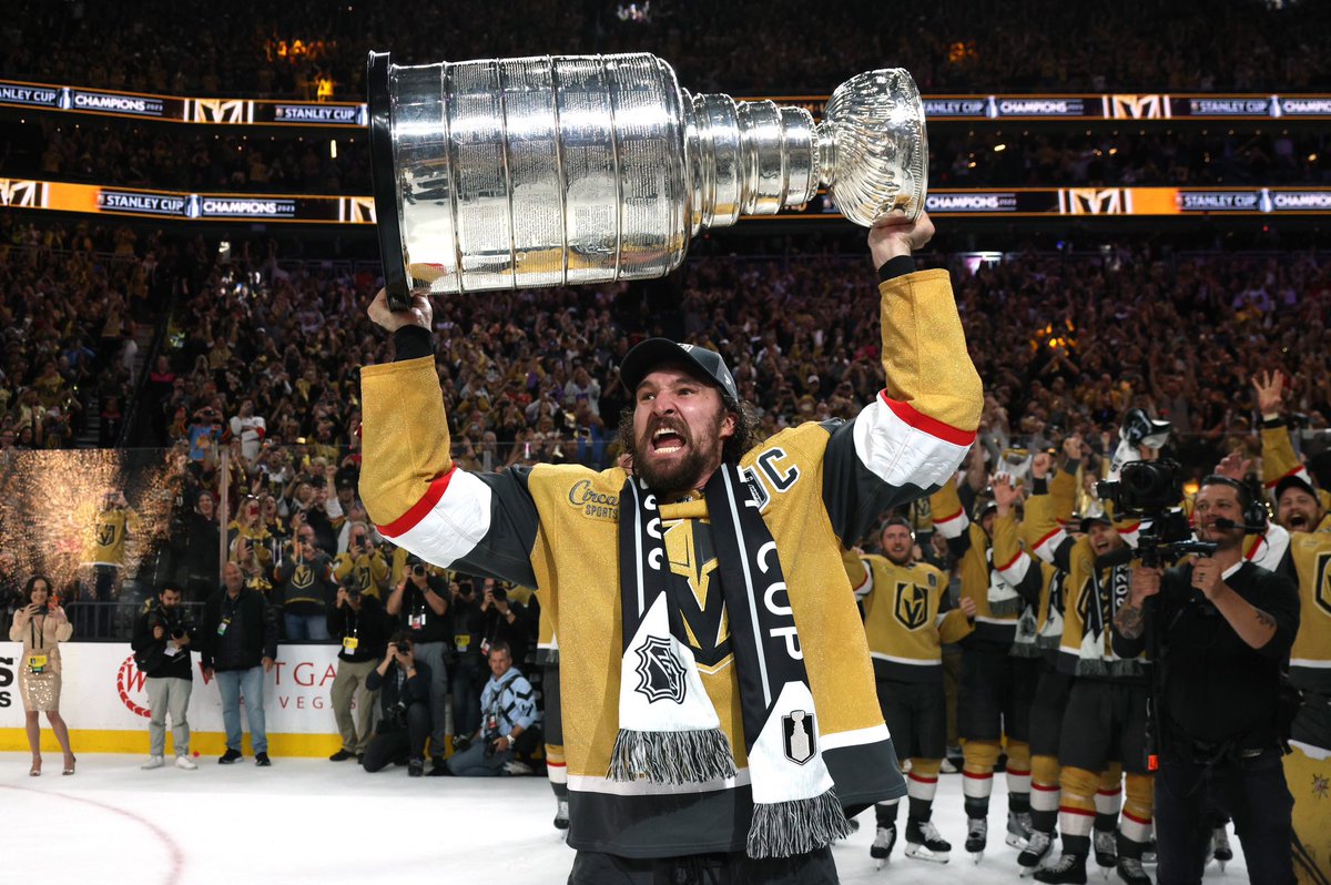 Congratulations!!! To my hometown, Golden Knights Stanley Cup Champions! 🏒🏆☝🏼💕👽🛸 #GoldenKnights #StanleyCup #LasVegas #stanleycupchampions #LasVegasGoldenKnights #GoKnights #NHL #hockey