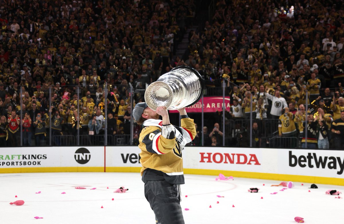 NHL tweet media