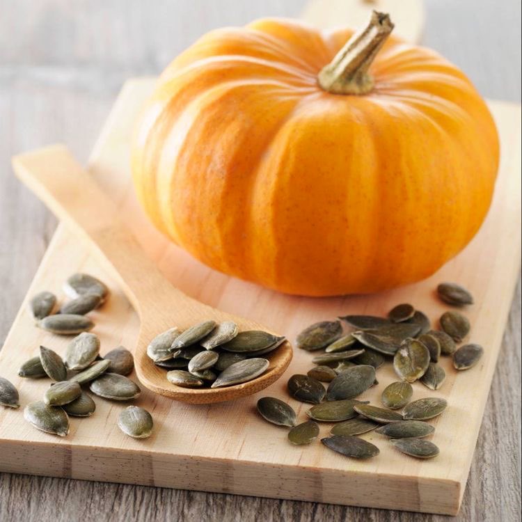 Almonds, cashews, dark green leafy vegetables, beans, and lentils are all good sources of magnesium. Magnesium, which can reduce the frequency of migraines, is abundant in pepitas or pumpkin seeds.  
#health