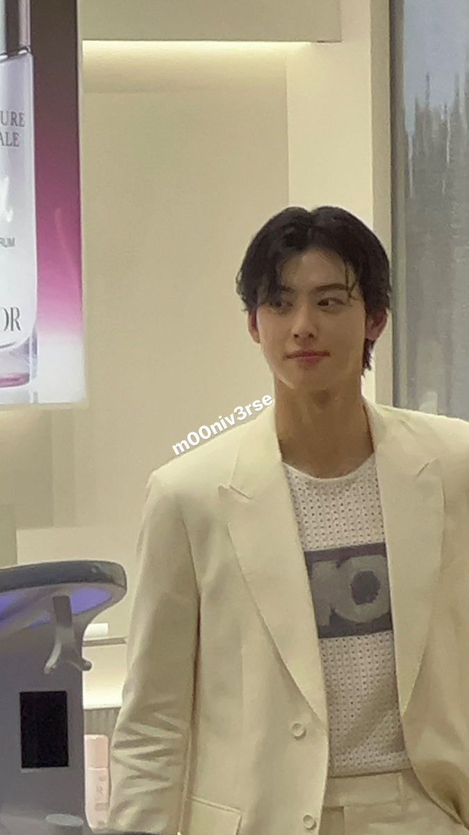 i’m so happy to be able to meet you after so many years nunu..😭😭 hands down most handsome man on earth #ChaEunWoo