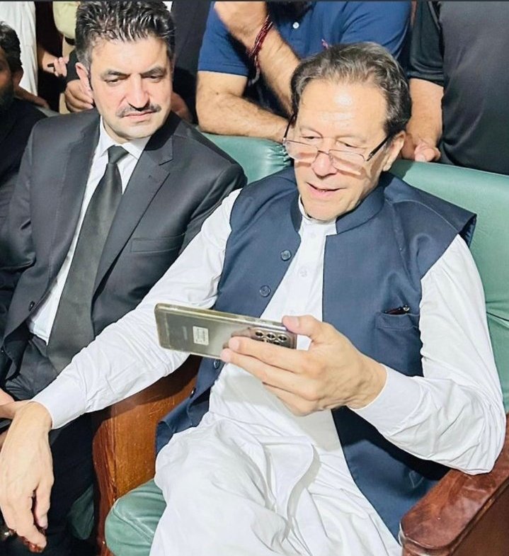 عمران خان کو سپورٹ کرنے کےلئے کون کون گروپ میں ایڈ ہونا چاہتے ہیں 
جو انصافی  ایڈ ہونا چاہتے ہیں کمنٹ میں " yes " لکھیں 
باقی دوست   ریٹویٹ  کرتے جائیں شکریہ 

نوٹ۔ ٹرینڈ میں حصہ لینا  ضروری ہے