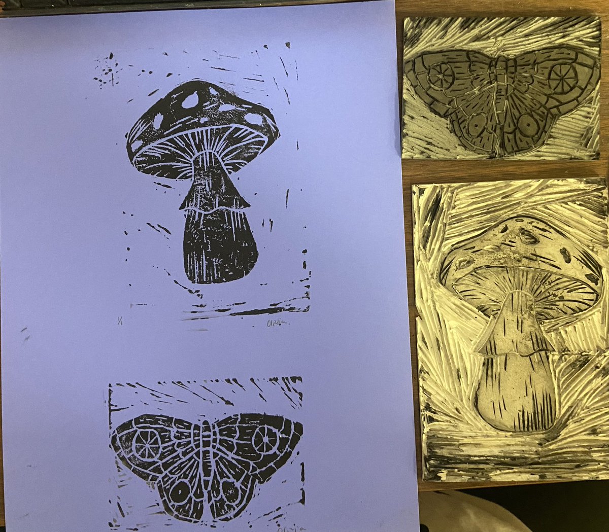 My students are making stamps using linocutting materials and printing ink. Such a fun June project! 
#ArtStudents #Stamps #Teaching