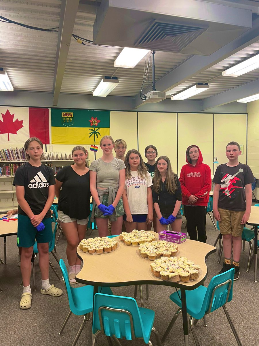 MmeAlexanderFI's tweet photo. So proud of our grade 7 and 8 students sharing their learning today from their enrichment cluster groups! #learningtogether
#WeAreWestmount https://t.co/zXxq6UT61w