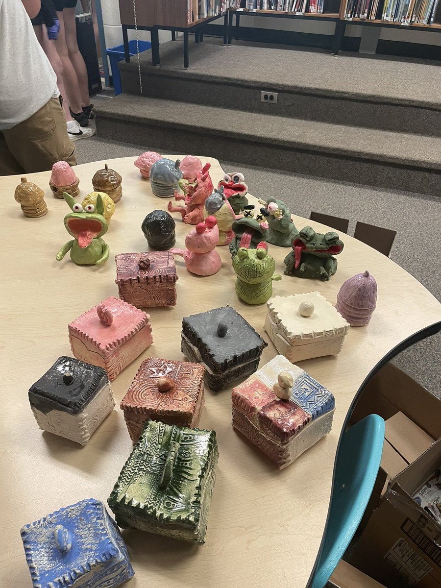 MmeAlexanderFI's tweet photo. So proud of our grade 7 and 8 students sharing their learning today from their enrichment cluster groups! #learningtogether
#WeAreWestmount https://t.co/zXxq6UT61w