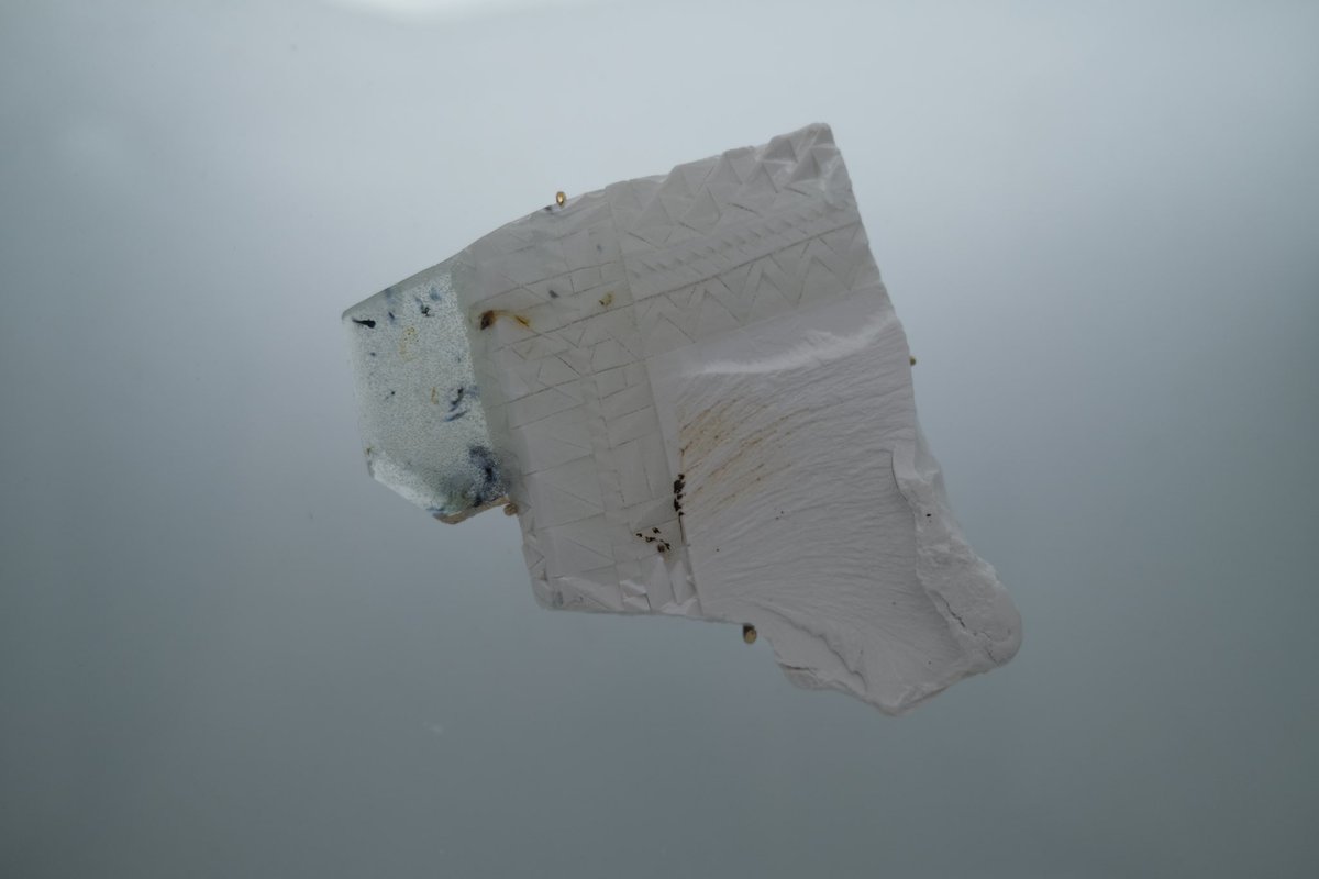 UUceramic's tweet image. 森岡書店での個展２日目、スタートしました。小駒在廊日
16日（金）16:00〜19:00
17日（土）13:00〜19:00
18日（日）13:00〜19:00
………………………………………………

小駒眞弓　「晶晶」
2023/6/13（火）〜6/18（日）
13:00-19:00
（最終日は18:00まで）