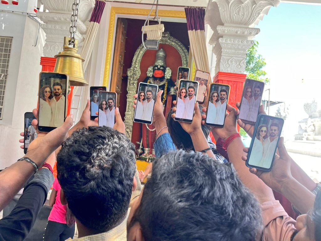 Special Pooja offered at Film nagar DaiwaSannidhanam by Hyderabad Ram Charan fans on the Ocassion of Ram Charan & Upasana garu wedding anniversary day

@upasanakonidela @AlwaysRamCharan
@RcYuvaShakthi #UpasanaRamCharan
#RamCharan #Upasana #GlobalstarRamcharan