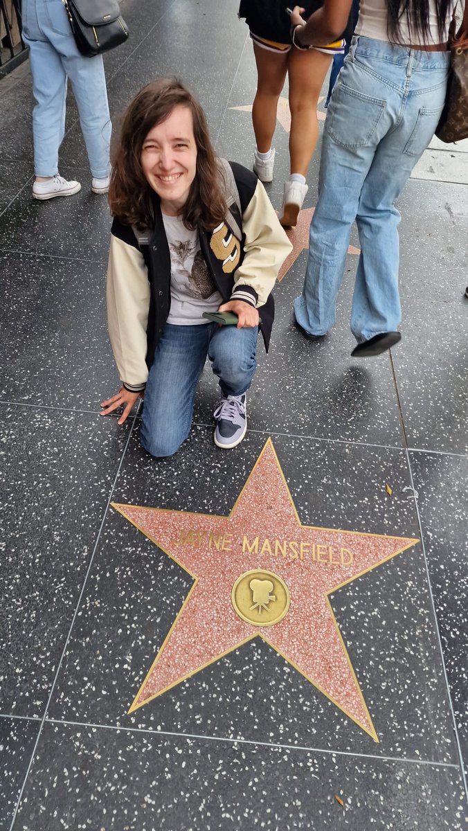 Found Mariska her star next to her mom on the walk of fame yesterday 🥰❤️ so awesome that i saw it ☺️ 

#mariskahargitay #lawandordersvu #walkoffame #jaynemansfield