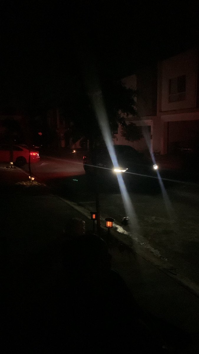 rprado22's tweet photo. Todo Dominio Cumbres en García sin Luz 😭@CFE_Contigo @joluisgarcia https://t.co/Eh8yxY7usY