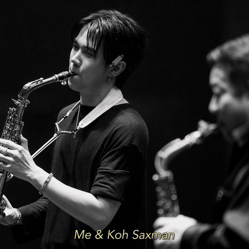 Build_FamilyFC's tweet photo. IGs Updated [14062023]  Me &amp; koh Saxman ตั้งแต่ตอนที่ผมเล่น Saxophone มากและทำให้ผมรักมันมากขึ้นไปอีกและวันเกิดผม ผมได้มีโอกาสร่วมงานกับพี่โก้ และพบเจอครั้งแรกผมประทับใจมากครับ เหมือนผมได้พี่ที่ใจดีเหมือนได้คุยกับพ่อตัวเองสบายใจ….💙🙏🏻 

#BuildJakapan #Beyourluve 
@JakeB4rever https://t.co/V8O7PZnI2I