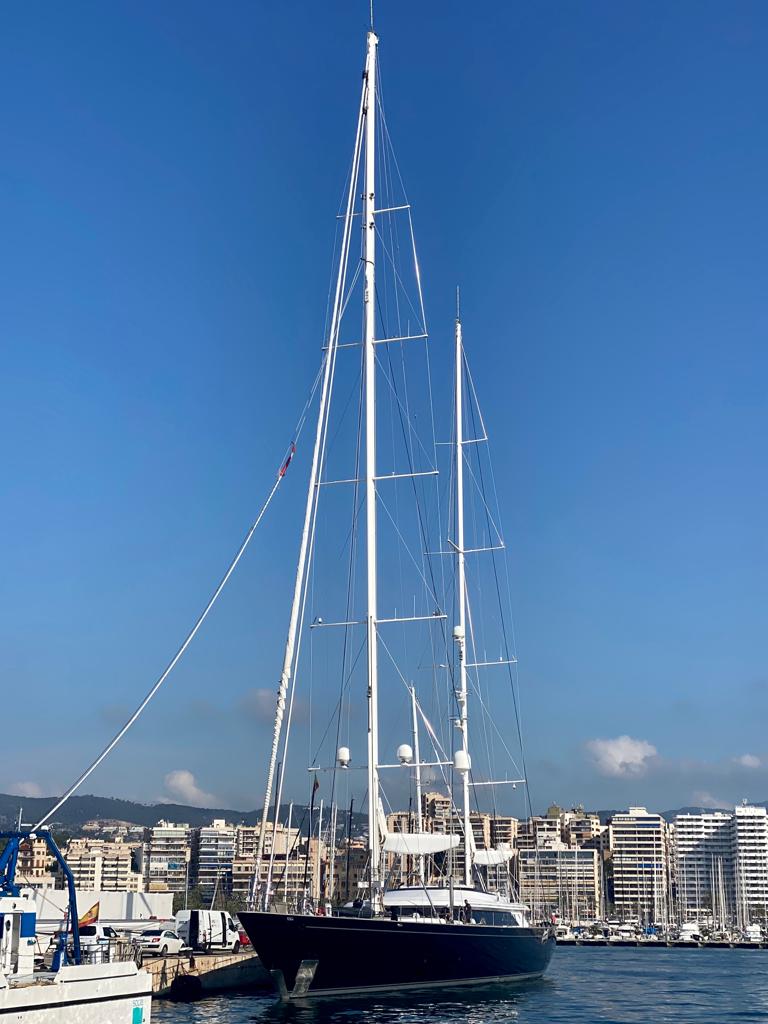 RSBRigging's tweet image. The team were out on ground with 56m Perini ketch, S/Y Parsifal, removing the staysail foil to replace a damaged section.

Our riggers have unrivalled experience when it comes to rigs of all sizes, and very large super yacht rigs are no exception.

#perininavi #yachtrigging
