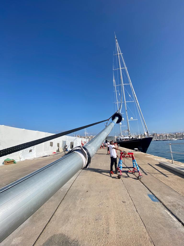 RSBRigging's tweet image. The team were out on ground with 56m Perini ketch, S/Y Parsifal, removing the staysail foil to replace a damaged section.

Our riggers have unrivalled experience when it comes to rigs of all sizes, and very large super yacht rigs are no exception.

#perininavi #yachtrigging