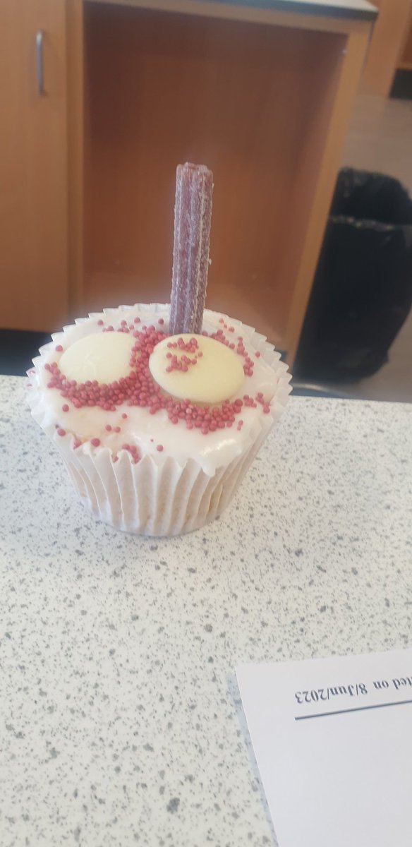 IRA_HomeEc's tweet photo. It was so lovely to meet some of our new S1s last week. 🙌⭐ We had fun decorating (and eating) some cupcakes with lots of sweeties 🍬🍭🧁😋😍👨‍🍳👩‍🍳. Well done S1 👏 🙌⭐ @IrvineRoyalAcad https://t.co/ekVDQNm0QA