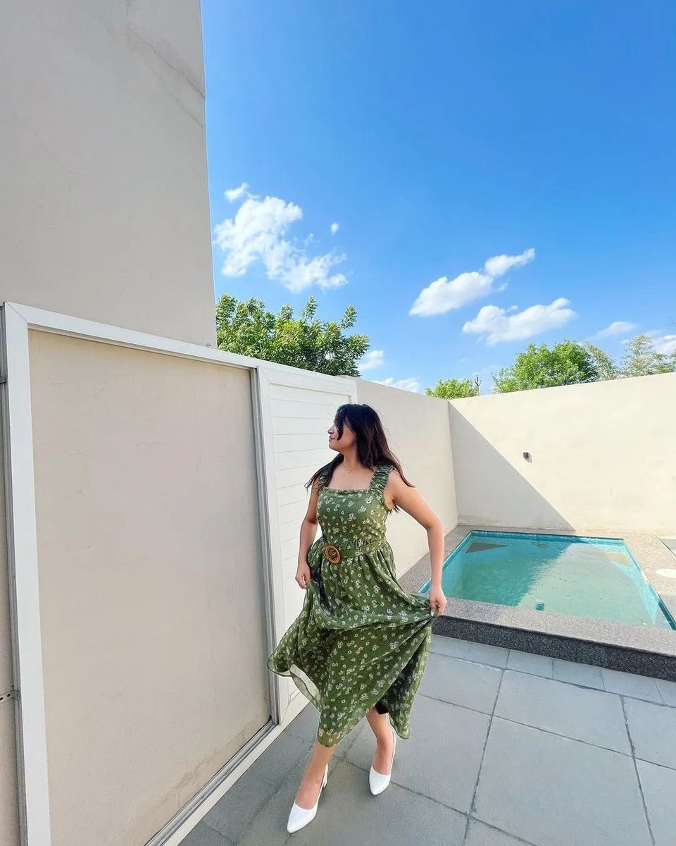 Living the #Staycation life to the max(i) 😍

Shop this dress and more on faballey.com! 💫
.
.
#Faballey #AlleyGals #FabFitsAll #WesternWear #Dresses #MaxiDress #Florals #Trending #TravelChic #VacayMode #TravelBlogger #SaturdayStyle #SummerFashion