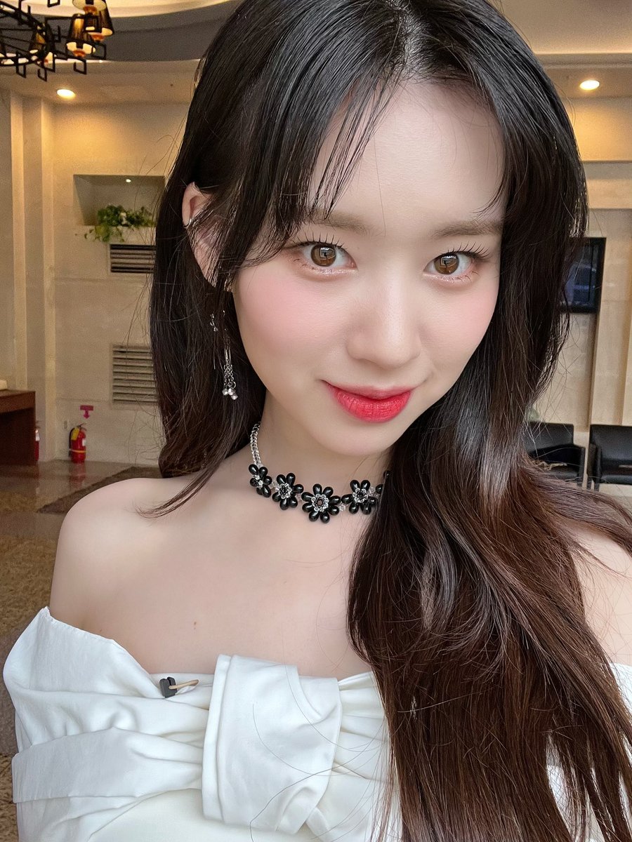 WekiMeki's tweet photo. 어제 첫방송한 퀸덤퍼즐!! 재밌다🤭
키링 오늘도 좋은하루 보내요❤️
#엘리 https://t.co/rEImpuqfXB