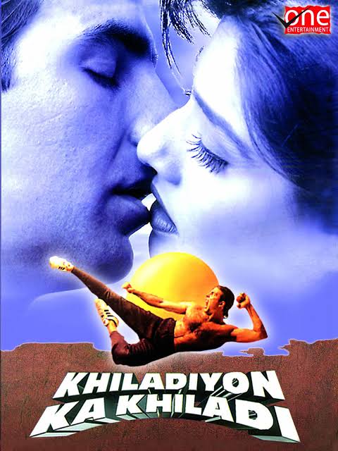 I still remember the first day release of movie #khiladiyonkakhiladi  when I put my hand inside the ticket counter and my hand got injured very badly. Such a huge crowd I have never ever seen for a movie of that time.

#27YearsOfKhiladiyonKaKhiladi.
@akshaykumar @TandonRaveena