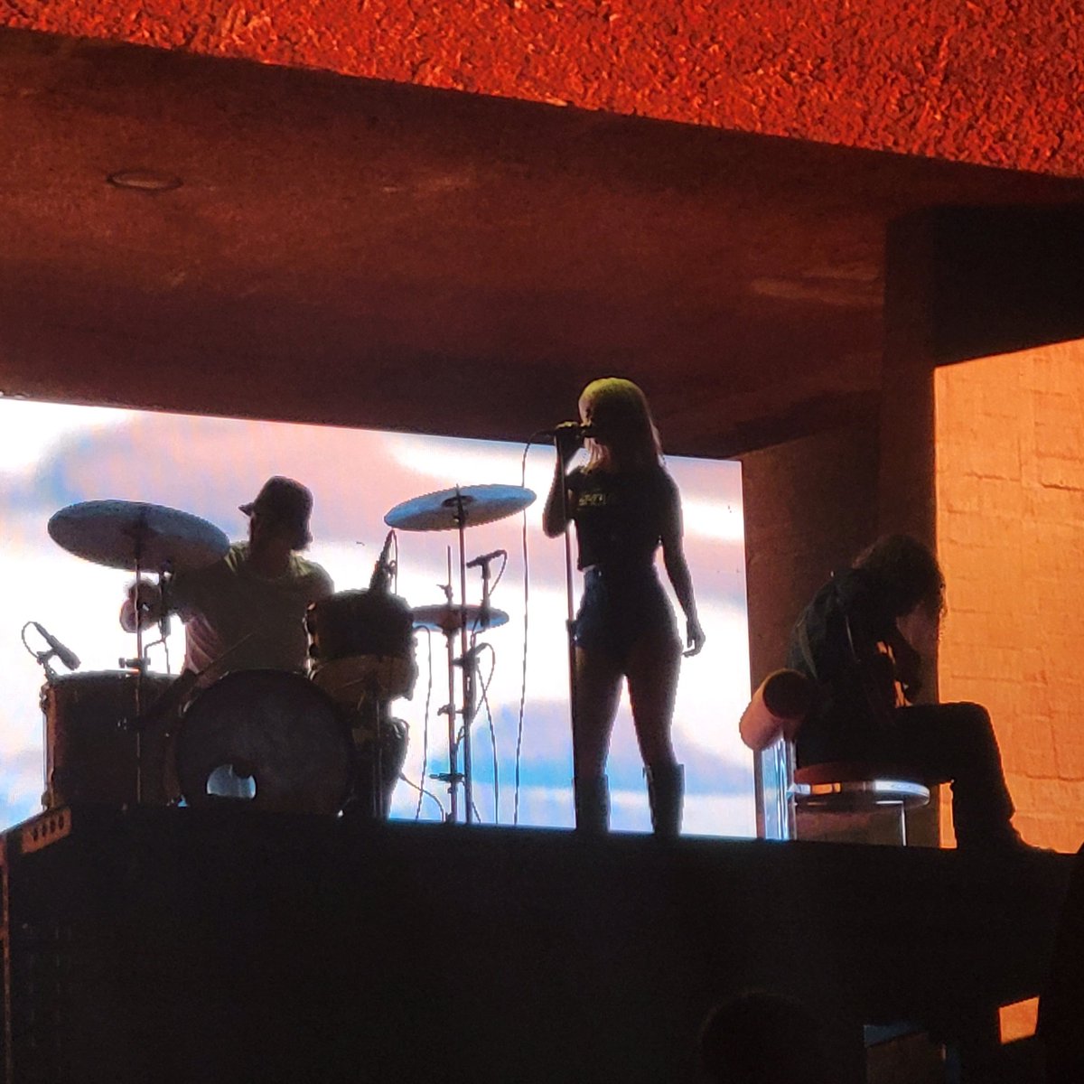 BlackPhillip87's tweet photo. God They're So Fucking Cool 🥺💙@paramore #ThisIsWhyTour https://t.co/fJTxvvxYCf