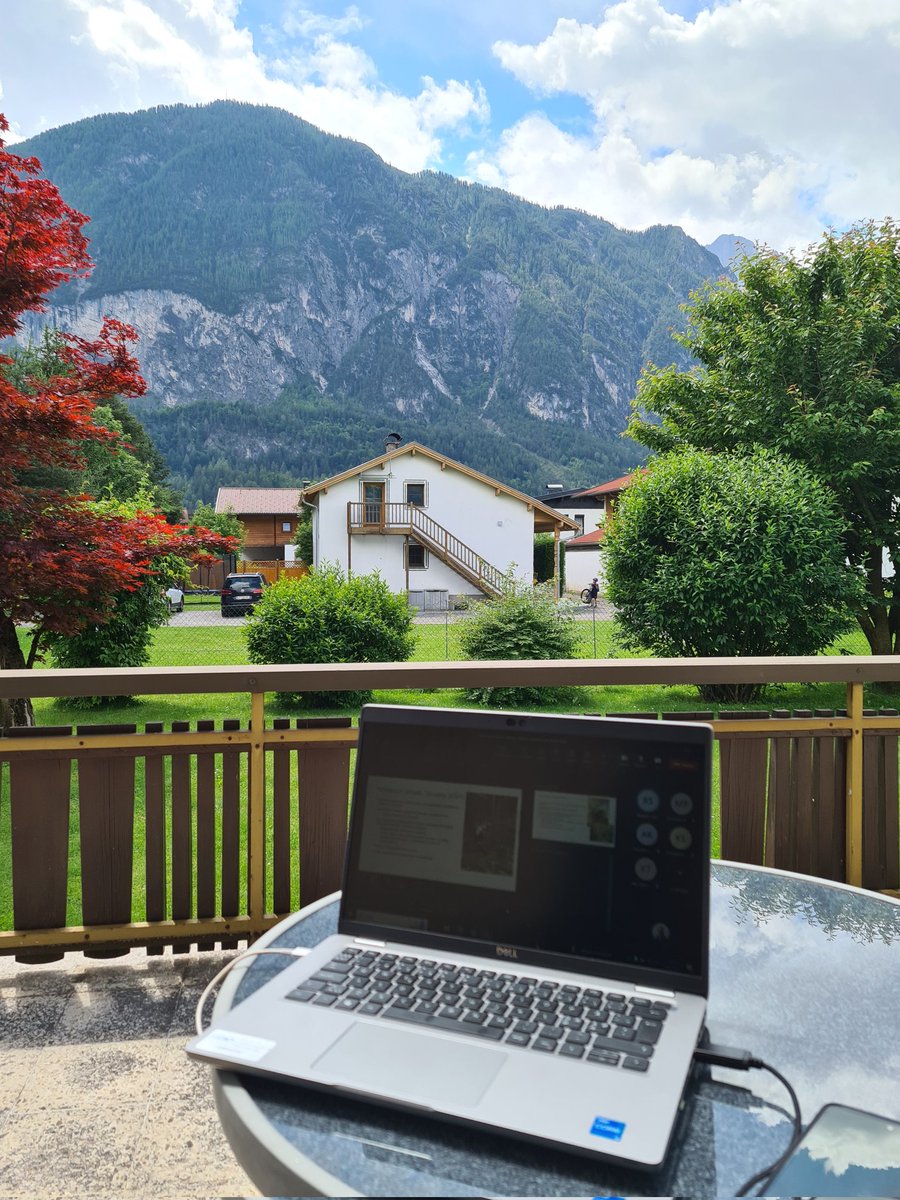 Hieman erilaiset etätyömaisemat, mutta onneksi teknologian avulla pystyy osallistumaan vesistökunnostusverkoston vuosiseminaariin. Paljon hienoja aiheita ja työtä vesien tilan parantamiseksi!
#vesistökunnostusverkosto #kunnostajatkoolla
#vaikutavesiin