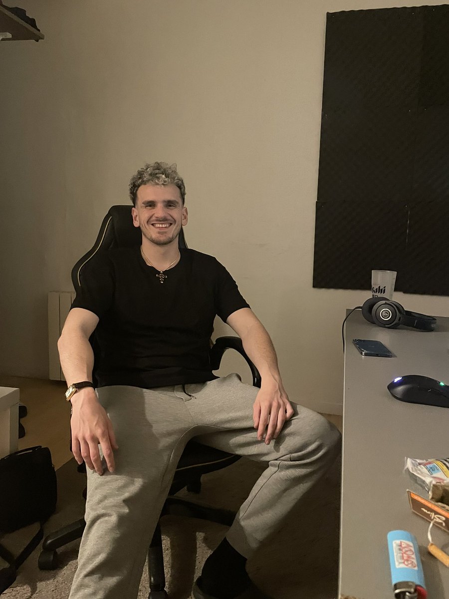 😁😁 

EN ATTENDANT PENSÉE 2 EP 5 TITRES DISPONIBLE VENDREDI SOIR À 00h 🖤🌆