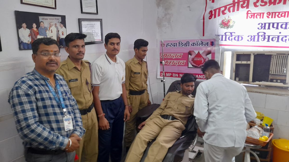 36Cadets's tweet photo. Raising awareness on the Blood Donation the cadets from Khandwa, Burhanpur, Harda, Barwani and Khargone the NCC cadets volunteered to this noble cause by donating blood on the annual global observance on 'World Blood Donor Day' https://t.co/d6k26VKPPg
