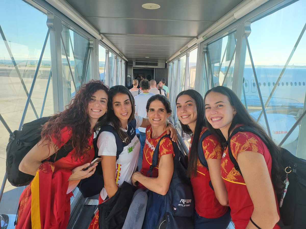 ¡Rumbo a Oslo 🇳🇴! ➡️ El 4x400m 🚺 de #EspañaAtletismo competirá mañana en los @BislettGames ➡️ Por primera vez nuestro relevo largo competirá en una @Diamond_League ⏰ 22:07 📺 bit.ly/3X6i8KX @labf93 🤝 Laura Hernández 🤝 @laurabou400 🤝 @evasantiru 🤝 Carmen Avilés