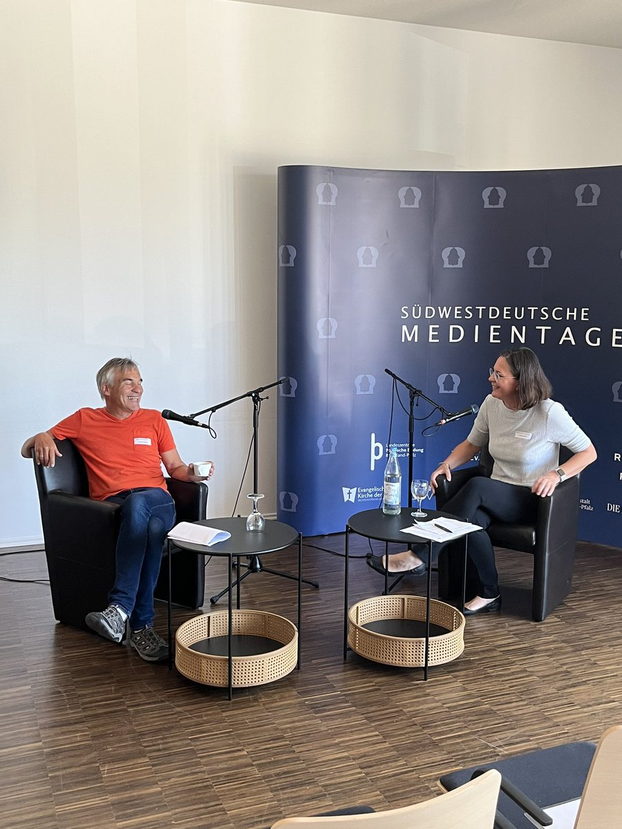 online_MM's tweet image. Wie gehen Journalisten mit der Wahrheit um? Wie reagieren Medien auf Desinformation und Falschnachrichten? Wichtige Fragen, die „MM“-Nachrichtenchefin Madeleine Bierlein und Thomas Nettelmann vom @SWRAktuellRP bei den Südwestdeutschen Medientagen besprechen. #swdm