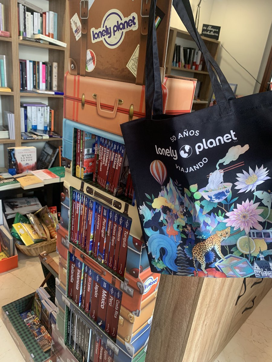 TinterEl's tweet image. 🏖️ Al Tinter continuem preparant-nos per a les vacances i avui us presentem aquest complet assortit de guies de viatge de @lonelyplanet_es que ens acaba d’arribar.

❗️A més, els primers que en compreu alguna us endureu una ‘tote bag’ com la de la foto de regal!
