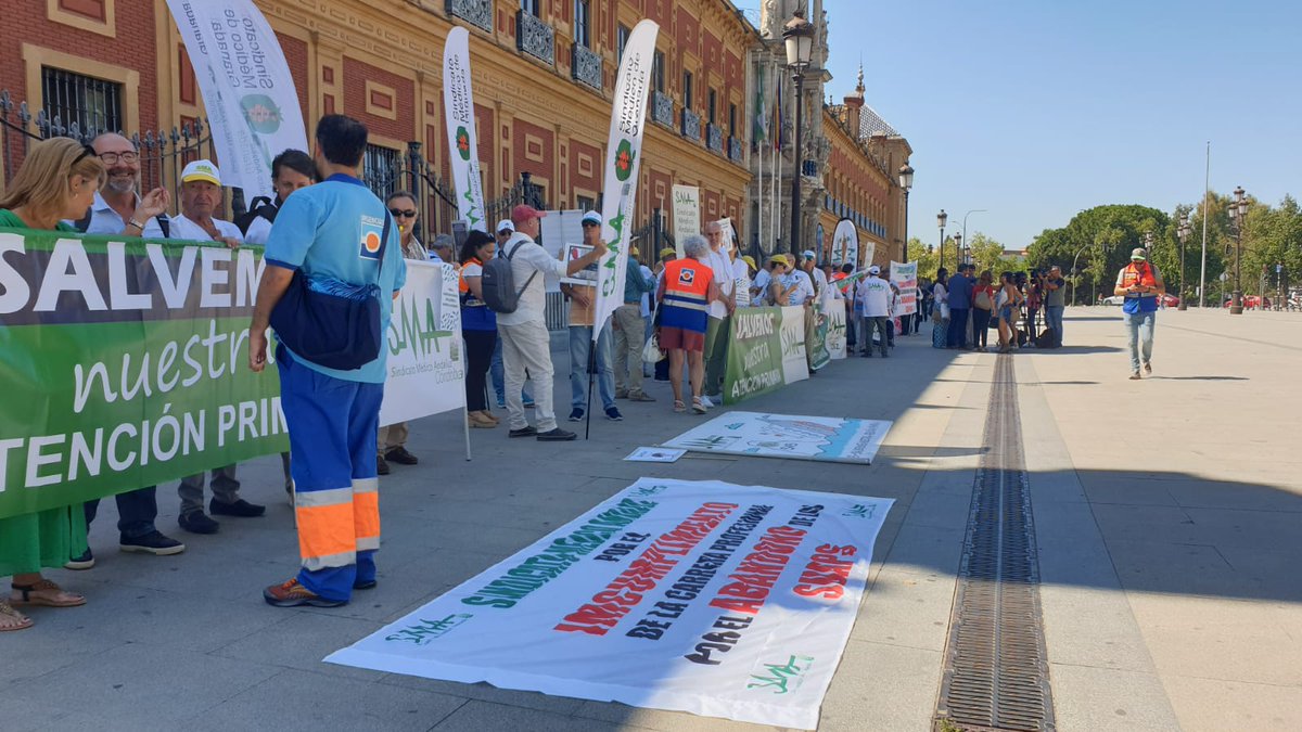 sindicatomedsev's tweet photo. 📢📢 Nos concentramos este #14J ante el maltrato de la Administración al colectivo médico.  

#SalvemosNuestraAtenciónPrimaria https://t.co/c1Mqg3q8Du