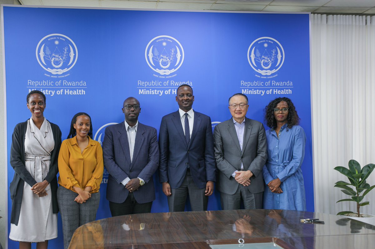 Minister of State @YvanButera met today with Dr Jim Yong Kim, Chancellor of @ughe_org. They discussed strengthening partnerships to optimize implementation of health sector strategies to increase the number & capacity of health workers and bolster primary & tertiary health care.
