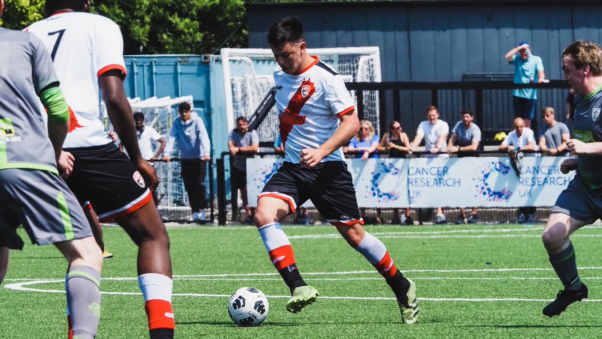 How good does the @River_Juniors kit look in action? 🔥 🎨 Design your own kit now using the EV2 Online Kit Builder with over 100 designs to choose from: bit.ly/EV2KITBUILDER #EV2 | #RiverJuniors