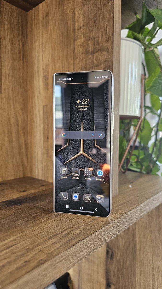 AlexGTech1's tweet image. Every time I pick this up, I'm reminded of how bloody awesome it is 😏 
Can't wait for Fold 5!

#GalaxyFold #Fold4